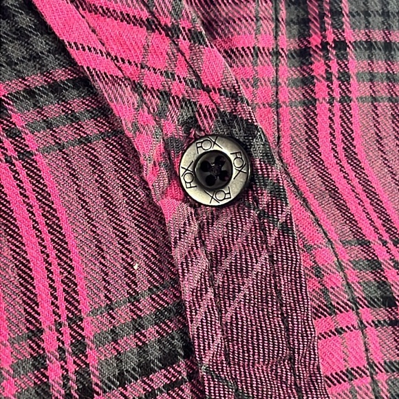🌵=3/$20-FOX-Plaid Button-Up Shirt-“Pink & Black”-Size Lg but fits like a Medium - Picture 8 of 15